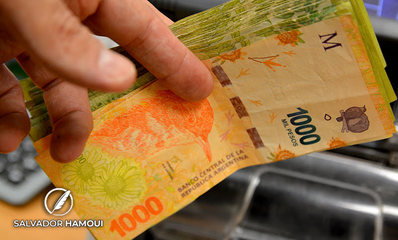 Derrumbado: el salario mínimo cayó 30% en el año