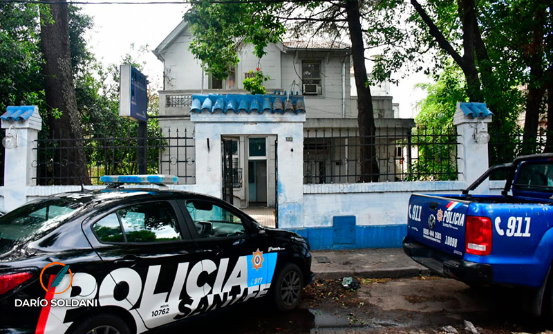 Le pidieron el DNI y, como no lo tenía, le allanaron la casa, le robaron y le plantaron un arma