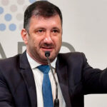 Mientras el Senado trata su expulsión, allanan trece domicilios vinculados a Edgardo Kueider