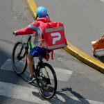 Sancionan una ley para darle mayor seguridad a los trabajadores de delivery