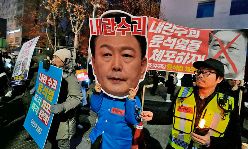 El Ministerio de Justicia surcoreano le prohíbe viajar al presidente Yoon por investigación de la ley marcial