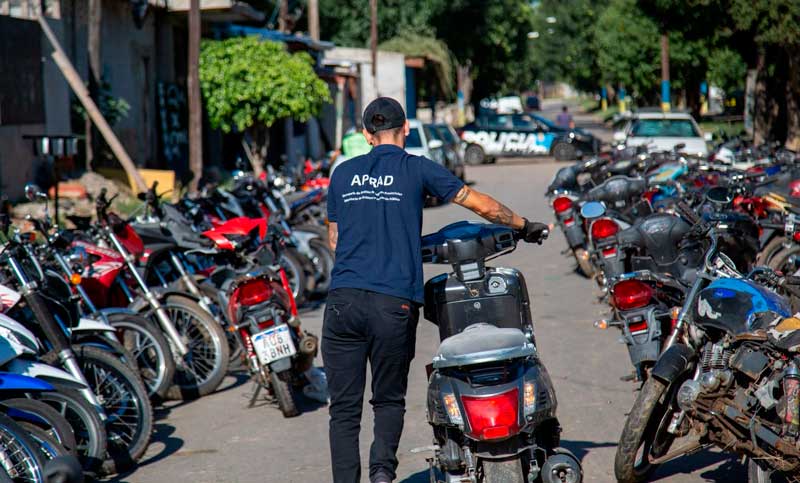 Retiran vehículos y elementos secuestrados que estaban «abarrotados» en la comisaría 12ª 