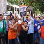 Brindis con pan y agua en San Martín y Córdoba: «Millones de jubilados no van a tener Navidad»
