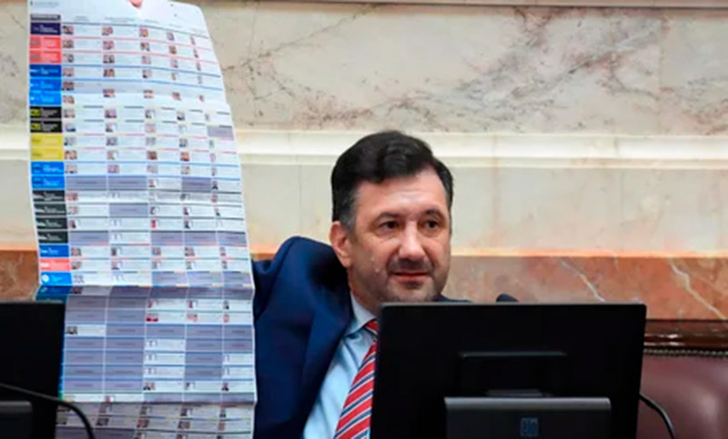 El Senado expulsó a Kueider, el legislador que quiso salir del país con U$S200.000 en una mochila