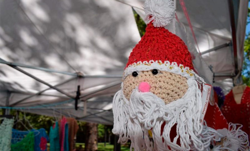 Se viene la Feria Navideña en Plaza Pringles con originales producciones artesanales