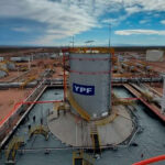 ¿Reemplazo de Petronas? YPF avanza en un acuerdo con Shell para desarrollar Gas Natural Licuado en Vaca Muerta