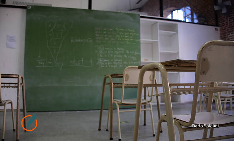 El gobierno de Pullaro planea reunirse con docentes en los próximos días para comenzar a discutir salarios