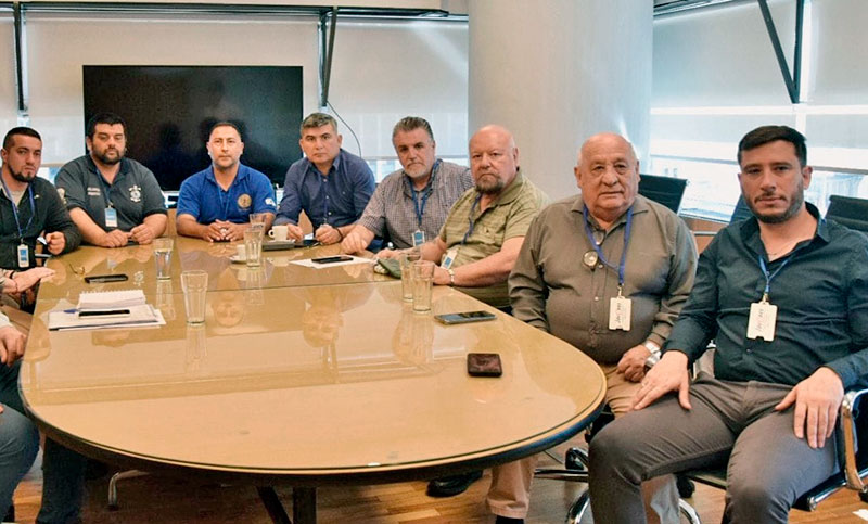 Los marítimos ante la peor ola: el Gobierno formalizó la desregulación de la actividad y los pone en alerta