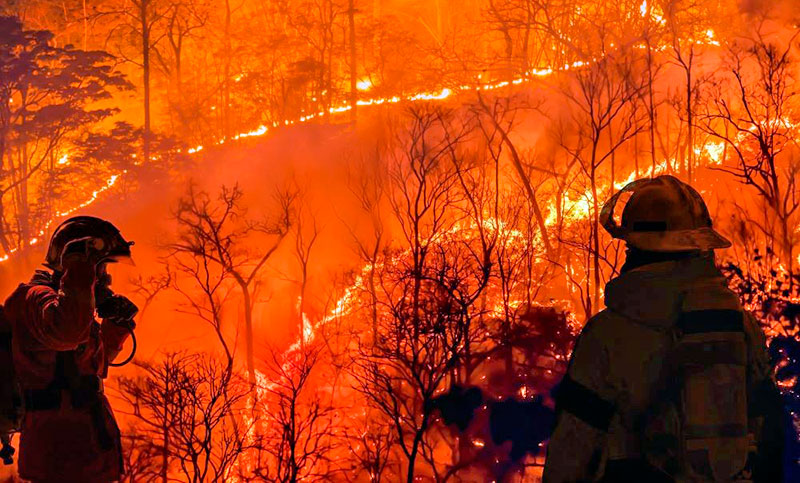 Cinco muertos, sequía y temor por los incendios en California hasta, al menos, este jueves por la noche