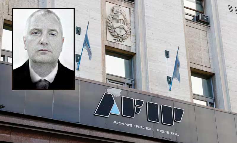 Andrés Vázquez, jefe de la DGI, firmó un ascenso para su pareja siete días después de asumir