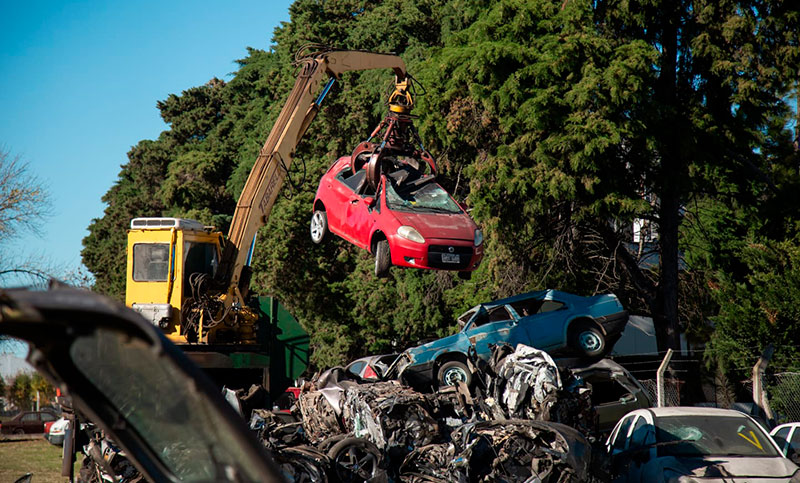 Santa Fe compactó casi la mitad de los 30 mil vehículos en desuso en comisarías y depósitos judiciales