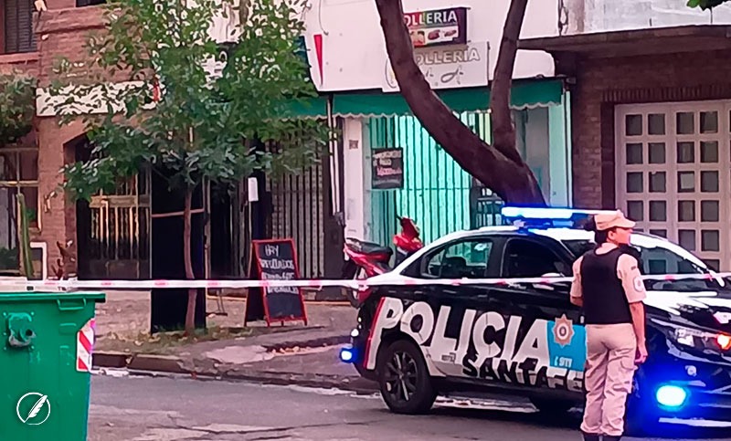 Balearon una pollería en plena tarde en zona sur