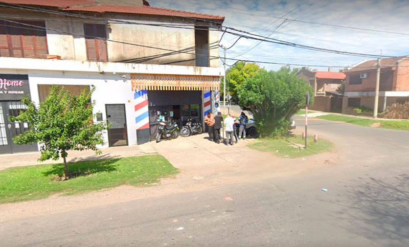 Pasaron en bicicleta y balearon a un joven en zona sur