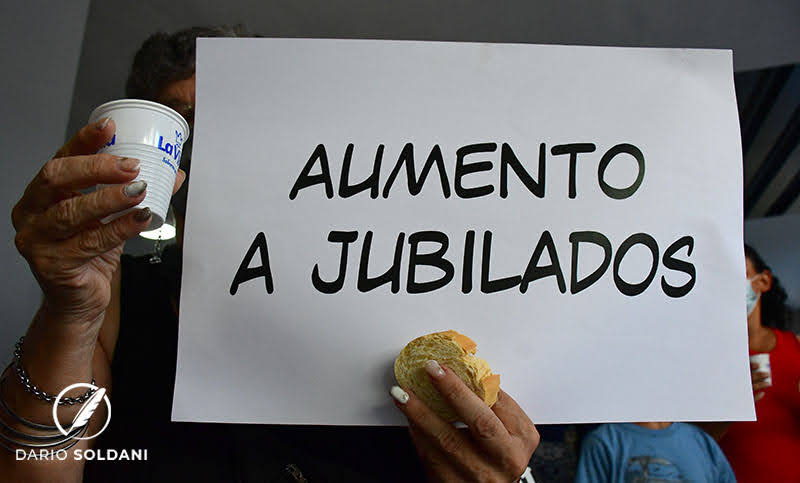 Una pareja de jubilados necesitó $674.000 para cubrir sus necesidades básicas en diciembre