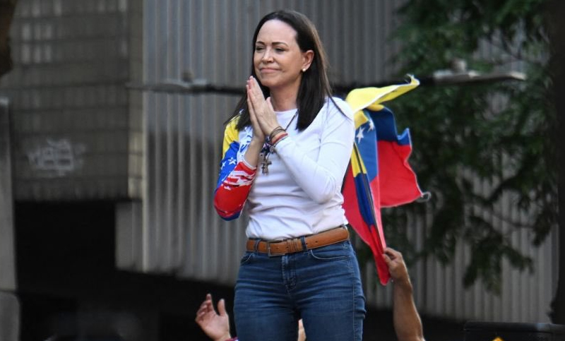 Con un escenario extraño, la oposición venezolana confirmó que María Corina Machado fue liberada