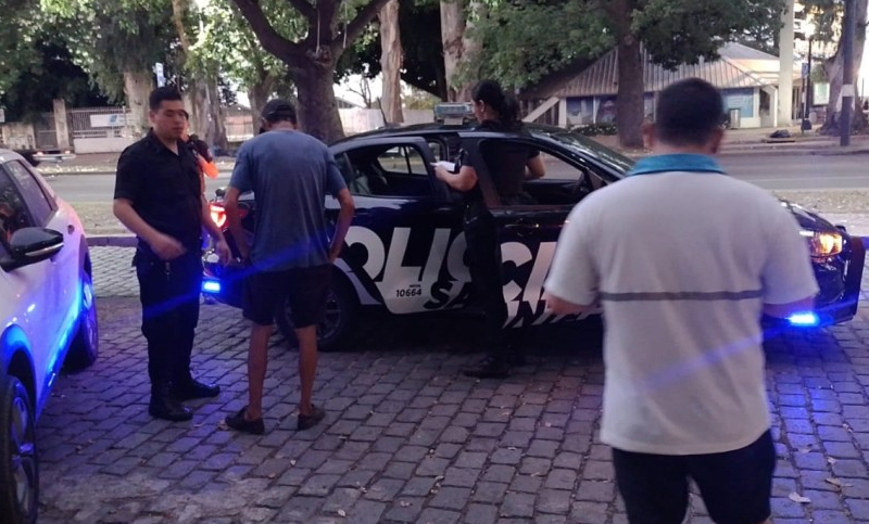 Dos cuidacoches fueron detenidos en la zona del Monumento