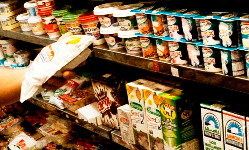 El consumo de leche se desplomó casi un 10% en 2024 junto a otros derivados