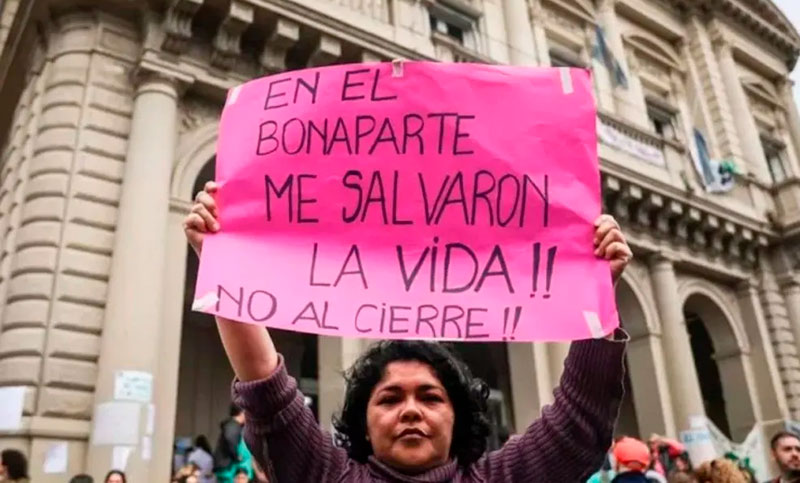 El testimonio de una psicóloga despedida del Bonaparte: “Yo puedo trabajar en otro lado, pero los pacientes no tienen otro lugar”