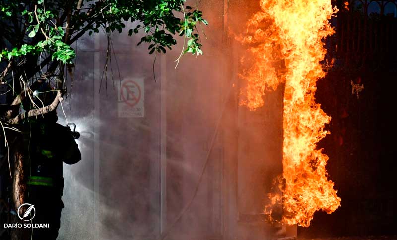 Tucumán y Alvear: una fuga de gas provocó un fuerte incendio