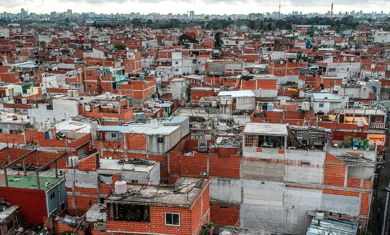 Casi un millón de personas son pobres o indigentes en la Ciudad de Buenos Aires