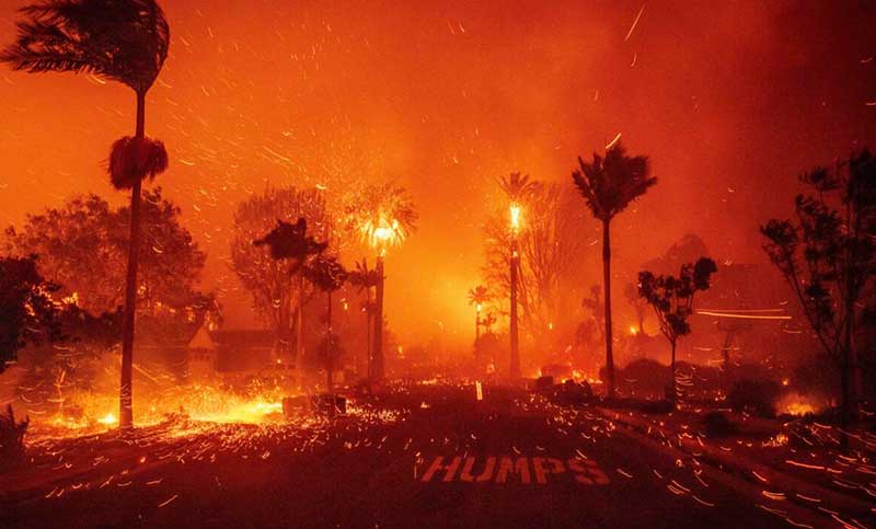 Asciende a 16 la cifra de muertos por los incendios forestales en Los Ángeles