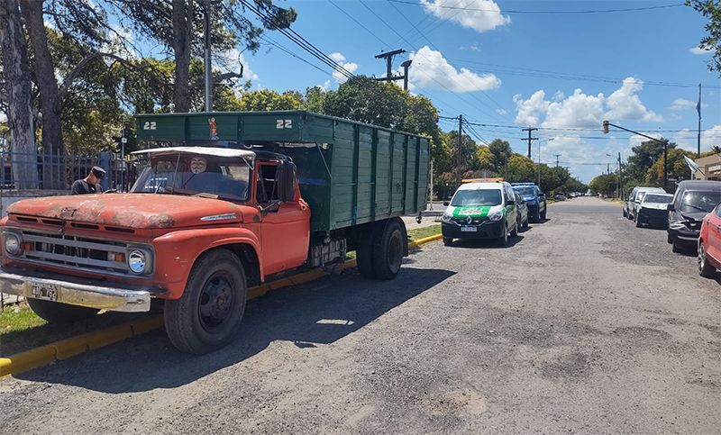 Pueblo Esther: detienen a tres rosarinos que robaban autopartes de vehículos estacionados