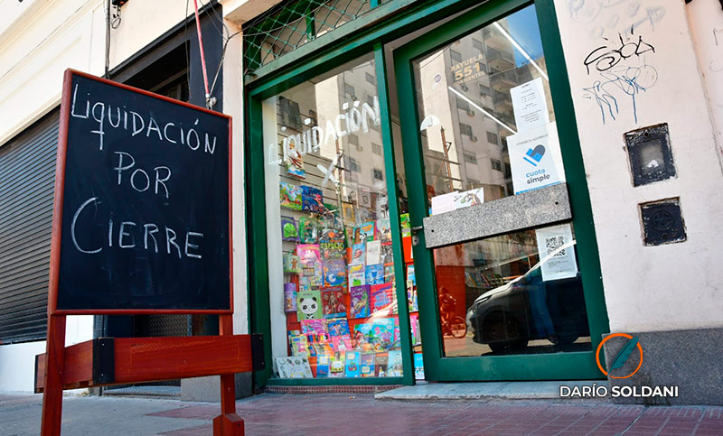 La actual recesión lleva a la emblemática librería Rayuela a cerrar sus puertas