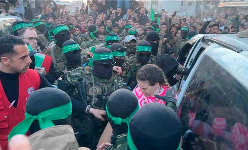 Hamas liberó a tres rehenes a la Cruz Roja, tras el acuerdo de cese al fuego