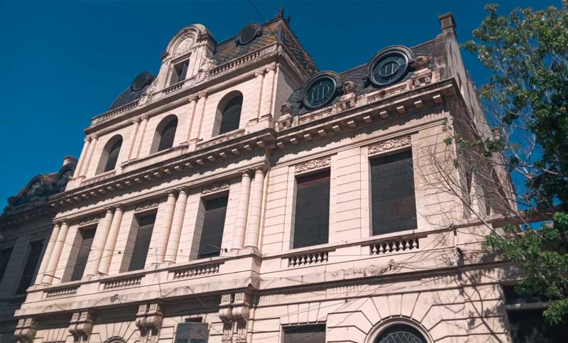 Rosario sin secretos: el banco que se banca el olvido y la memoria