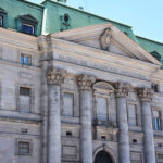 Horas antes de irse a Estados Unidos, Milei convirtió al Banco Nación en una sociedad anónima