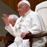Mejoran las condiciones del Papa Francisco y la insuficiencia renal ha remitido