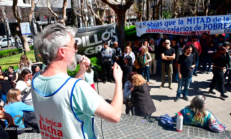 Docentes de la UNR votaron realizar un paro por una semana y llevan esa moción a la Conadu