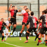 En el debut de Fabbiani, y perjudicado por el arbitraje, Newell’s perdió 2 a 0 con Barracas Central en Sarandí