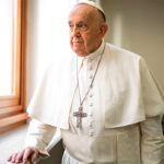 El papa Francisco fue internado en Roma, al presentar un cuadro de bronquitis