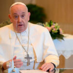 El Papa pasó una “noche tranquila” y su cuadro muestra una “ligera mejoría”
