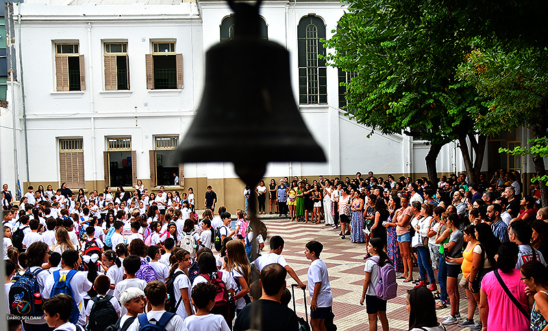 Inician las clases en Rosario, mientras los docentes de Amsafe paran en reclamo de mejores salarios