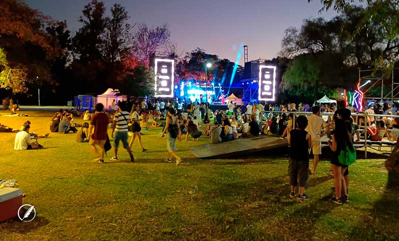 Festival Faro: miles de personas disfrutaron de la primera noche con Bulldog, Los Vándalos y Farolitos