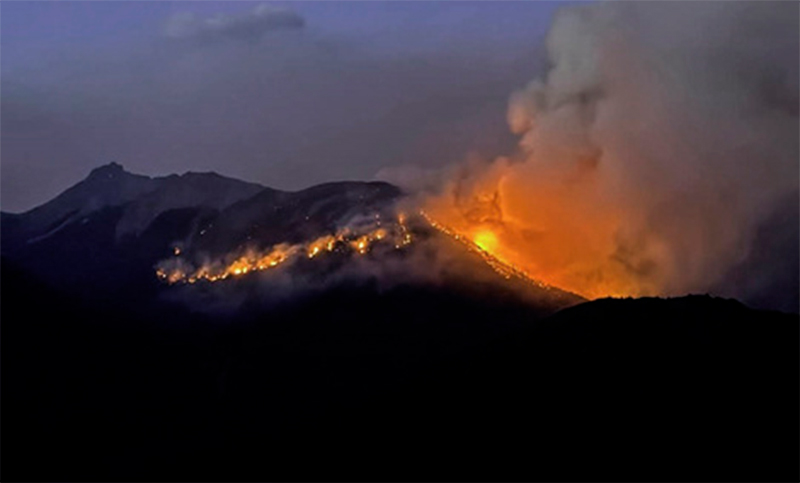 La lluvia trajo alivio en El Bolsón, pero hay temor de que el viento propague los incendios forestales