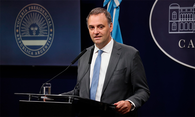 Manuel Adorni quiere implementar un botón silenciador en sus conferencias de prensa