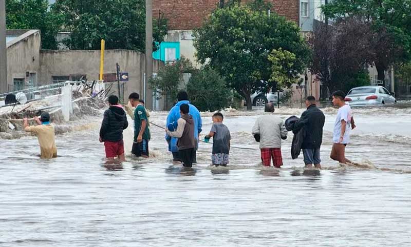 Temporal en Bahía Blanca: 13 muertos, dos niñas desaparecidas y Bullrich y Petri increpados
