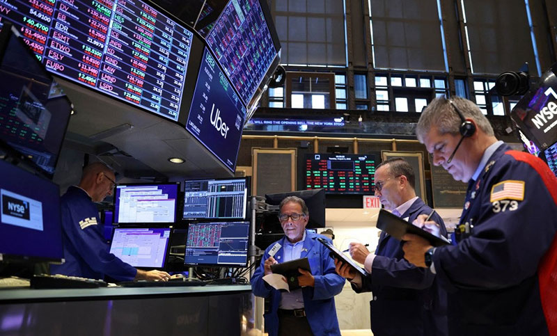 Viernes negativo en los mercados: cayeron las acciones argentinas y subió el riesgo país