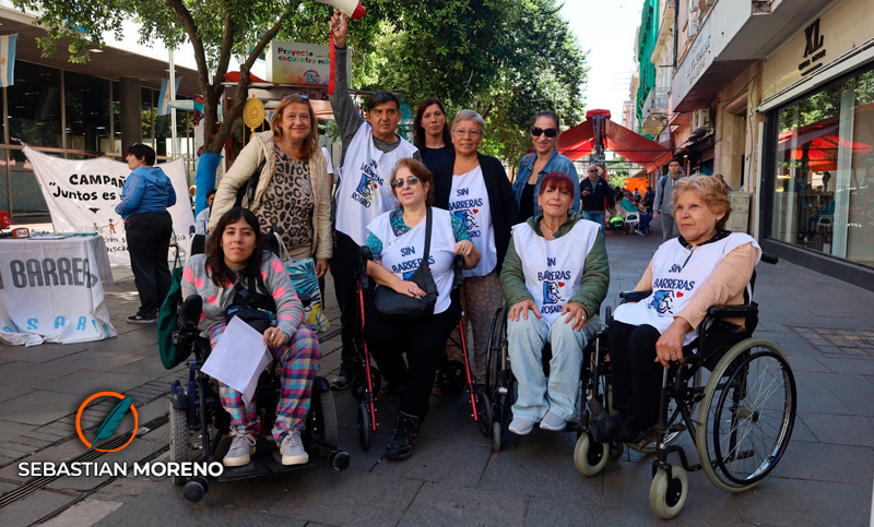 «Sin Barreras Rosario» reclamó por rampas y veredas accesibles