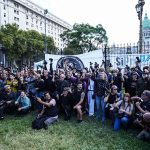 Reporteros gráficos realizaron un «camarazo» frente al Congreso y pidieron la renuncia de Bullrich