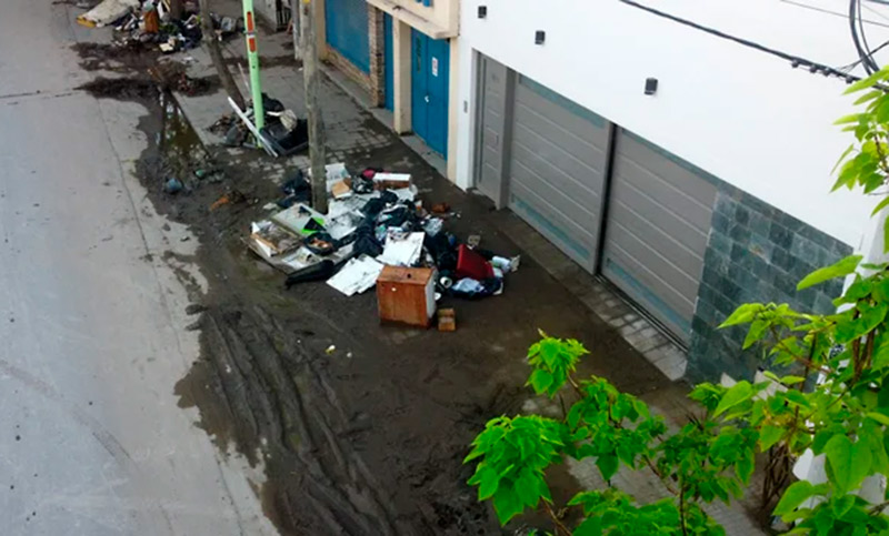Kicillof llevó ayuda a Bahía Blanca y le pidió a Milei que destine a la ciudad parte del crédito del FMI