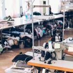 Golpe a la industria nacional: el Gobierno oficializó la baja de aranceles en importación de indumentaria