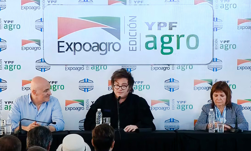 Milei en ExpoAgro: “Los buenos son los de azul y los hijos de puta que rompen autos son los malos”