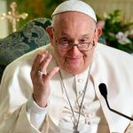 El Papa Francisco presenta «pequeñas mejorías» y se mantiene «estable»