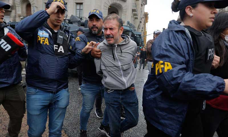 Represión en la marcha de los jubilados: el Gobierno arremete contra la jueza que ordenó liberar a los detenidos