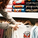 Vestirse en Argentina cuesta hasta 118% más caro que en otros países latinoamericanos