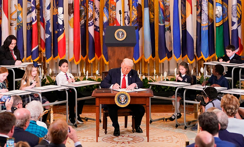 Donald Trump desmantela el Departamento de Educación de Estados Unidos